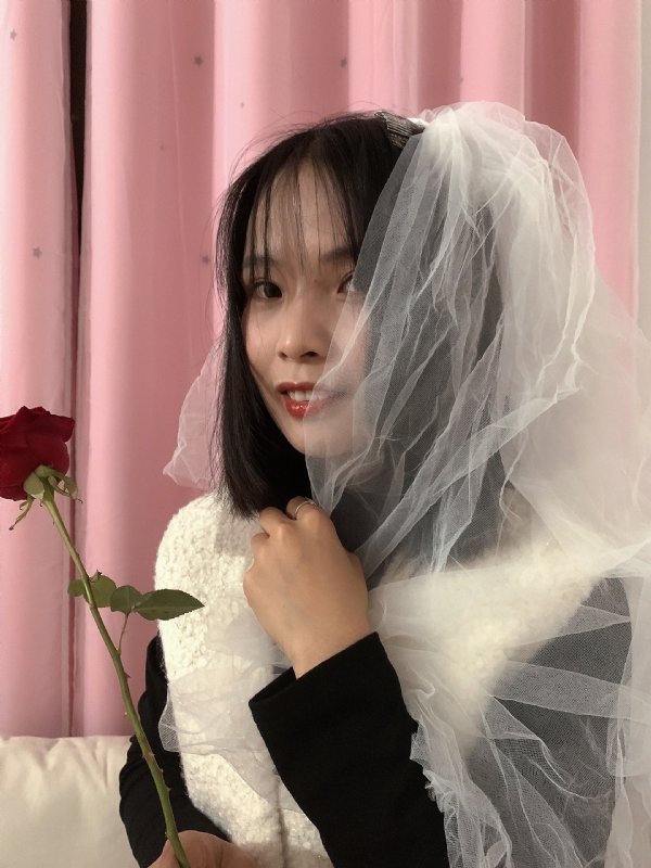 持紫菜包饭的女孩的第一张照片--平南王婆说媒